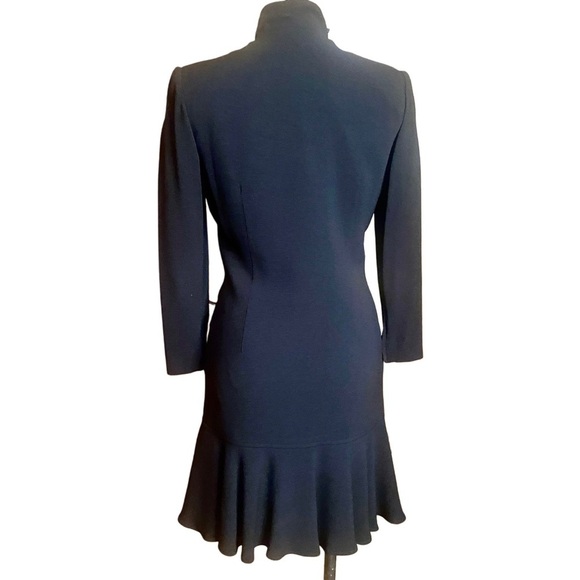 Elegant Black Midi Dress - Picture 2 of 10